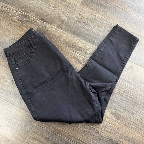 NEW Boohoo Black Distressed Jeans Pants Denim ((size 12)) BNWT - Picture 4 of 10